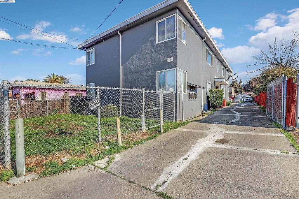 7448 Lockwood St, Oakland, CA 94621 — photo 1