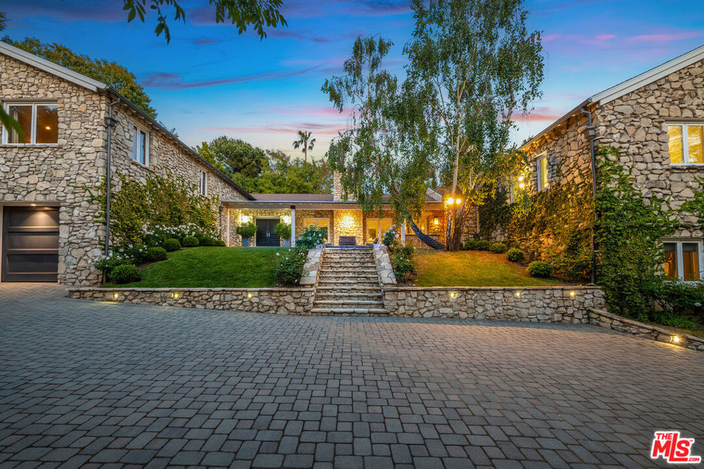 422 Parkwood Drive, Los Angeles, CA 90077 — photo 1