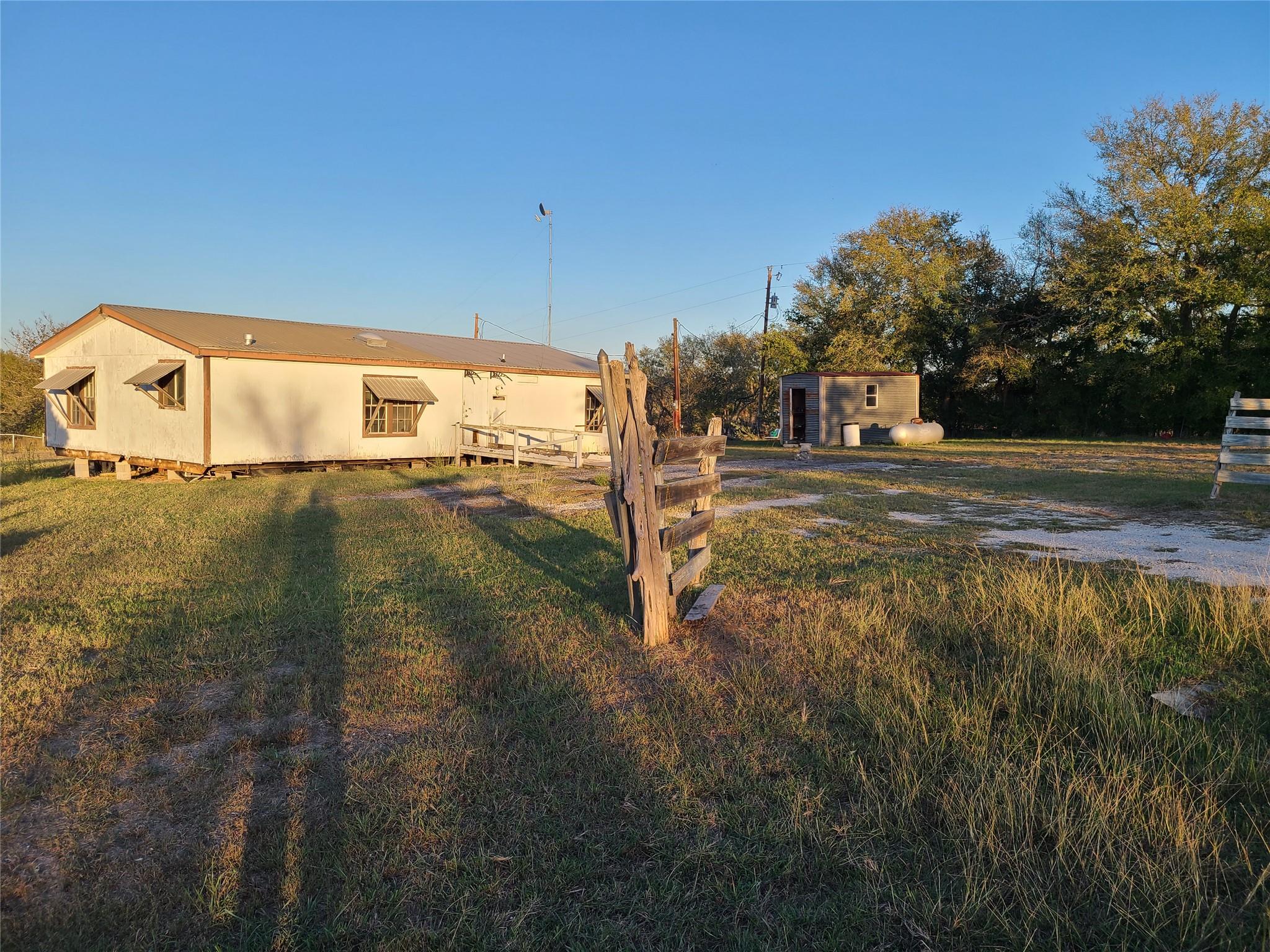 1023 Sierra, Lockhart, TX 78644 — photo 1