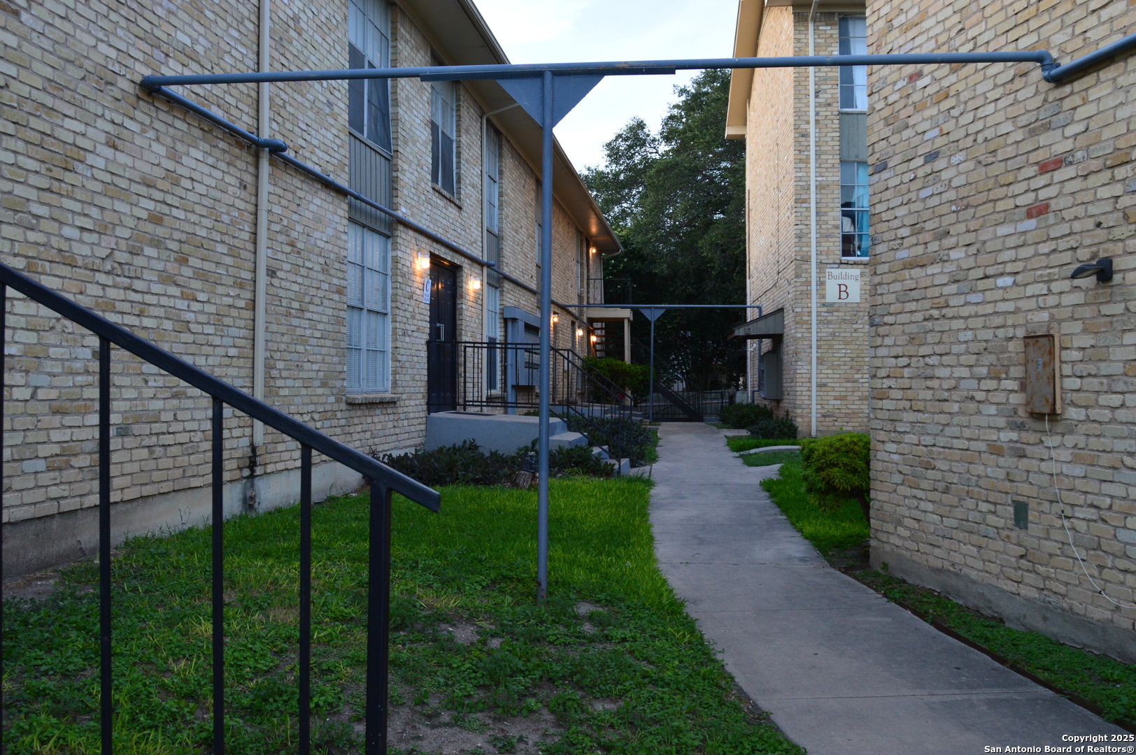 6611 South Point St., San Antonio, TX 78229 — photo 1