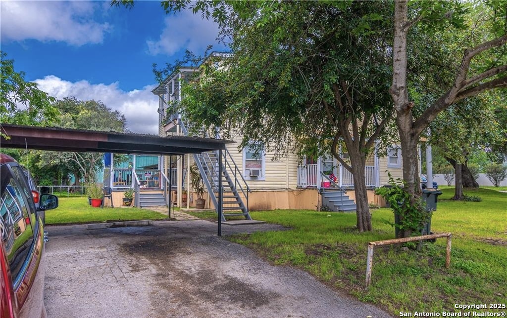311 E LIVE OAK ST, Seguin, TX 78155 — photo 1