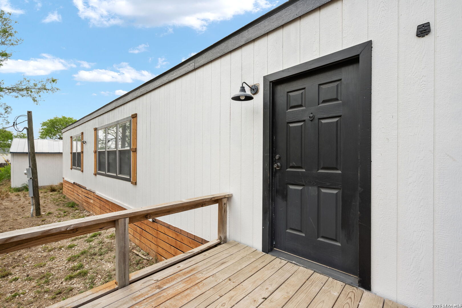 1102 MAGNOLIA ST, Jourdanton, TX 78026 — photo 1