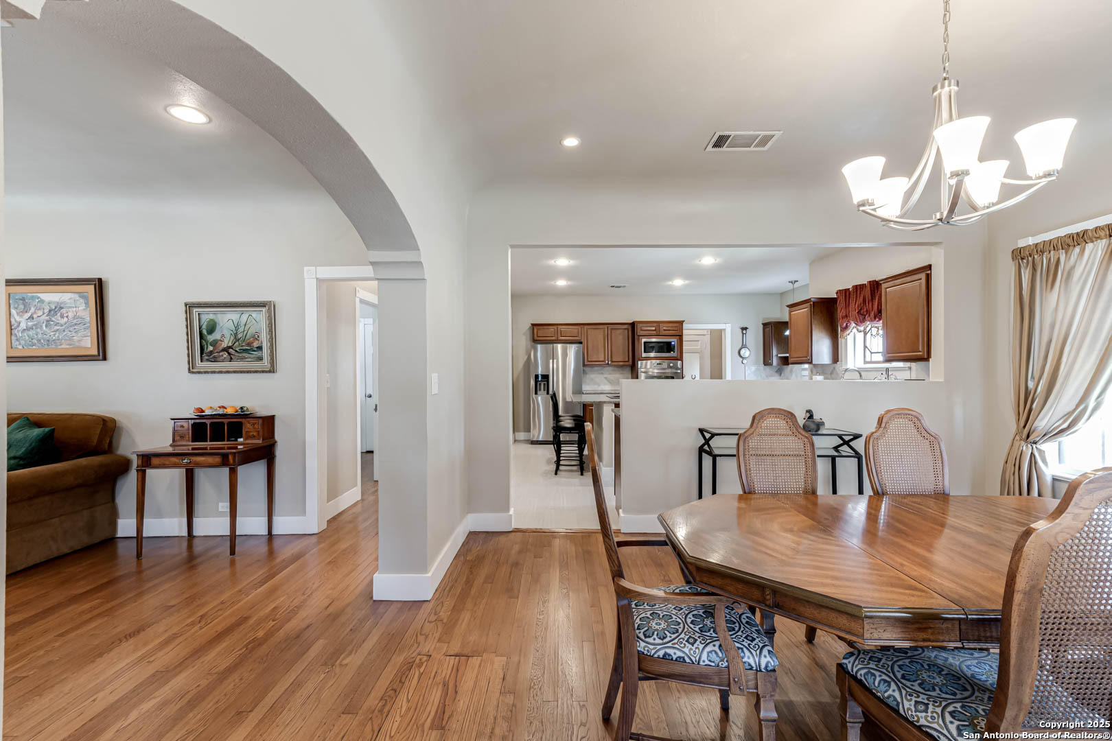 2106 Gramercy Pl, San Antonio, TX 78201 — photo 1