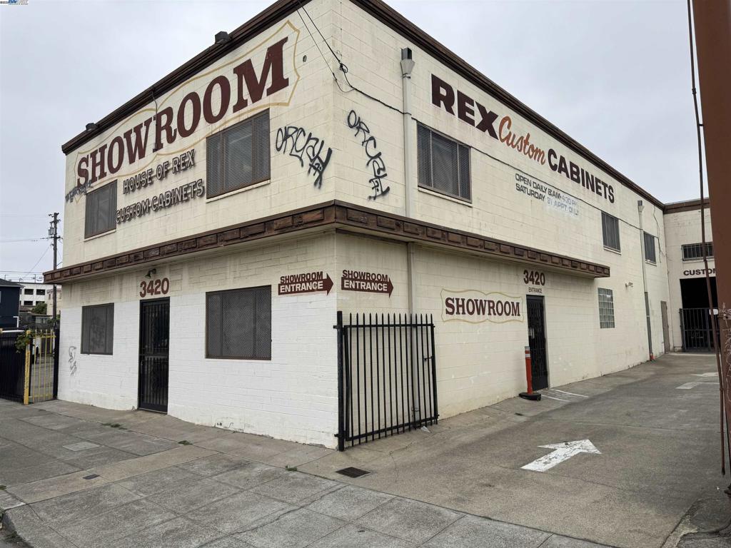 3418 San Leandro St