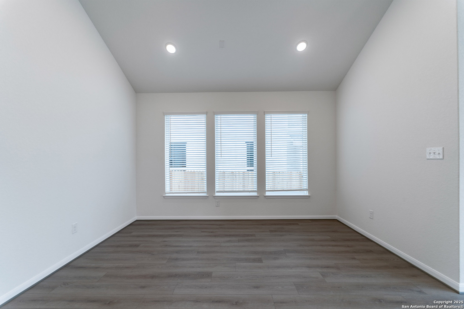 162 Ednie Ln, Mico, TX 78066 — photo 1