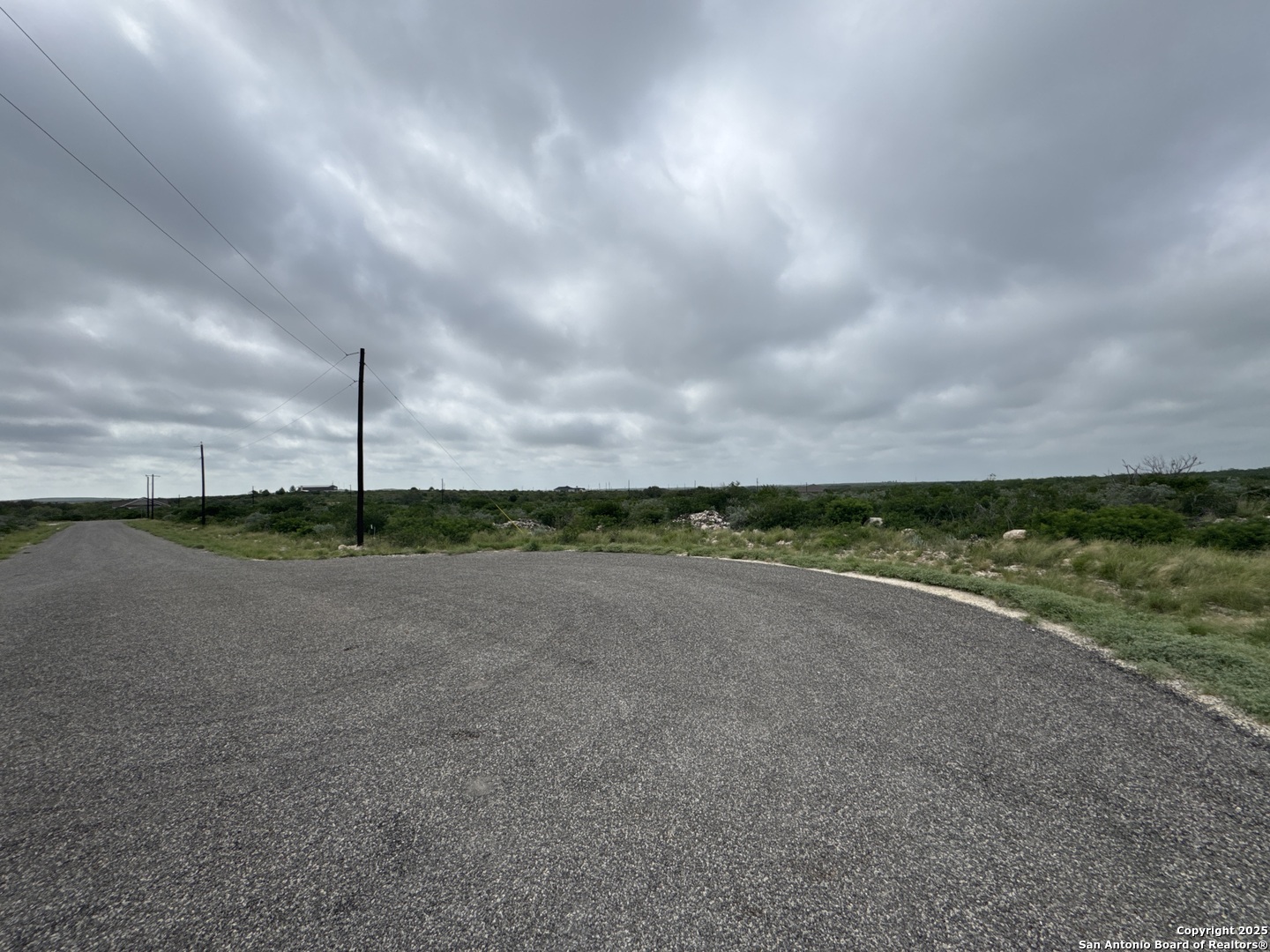 87 Palomino Hls, Uvalde, TX 78801 — photo 1