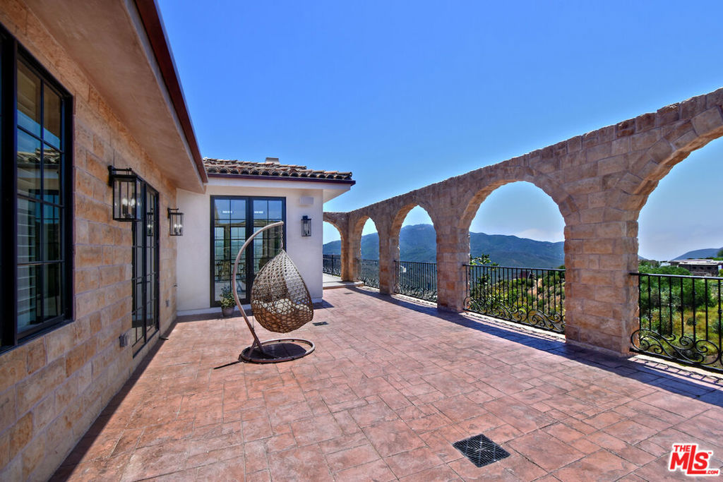 33182 & 33174 Mulholland Highway, Malibu, CA 90265 — photo 1