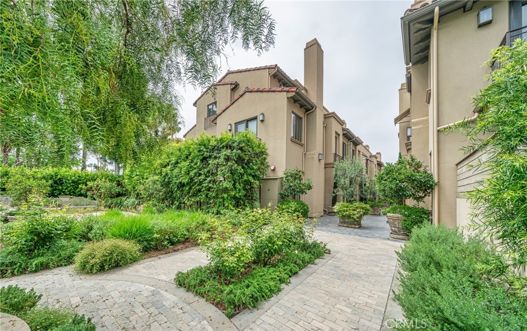 823 S Bundy Drive 110, Los Angeles, CA 90049 — photo 1