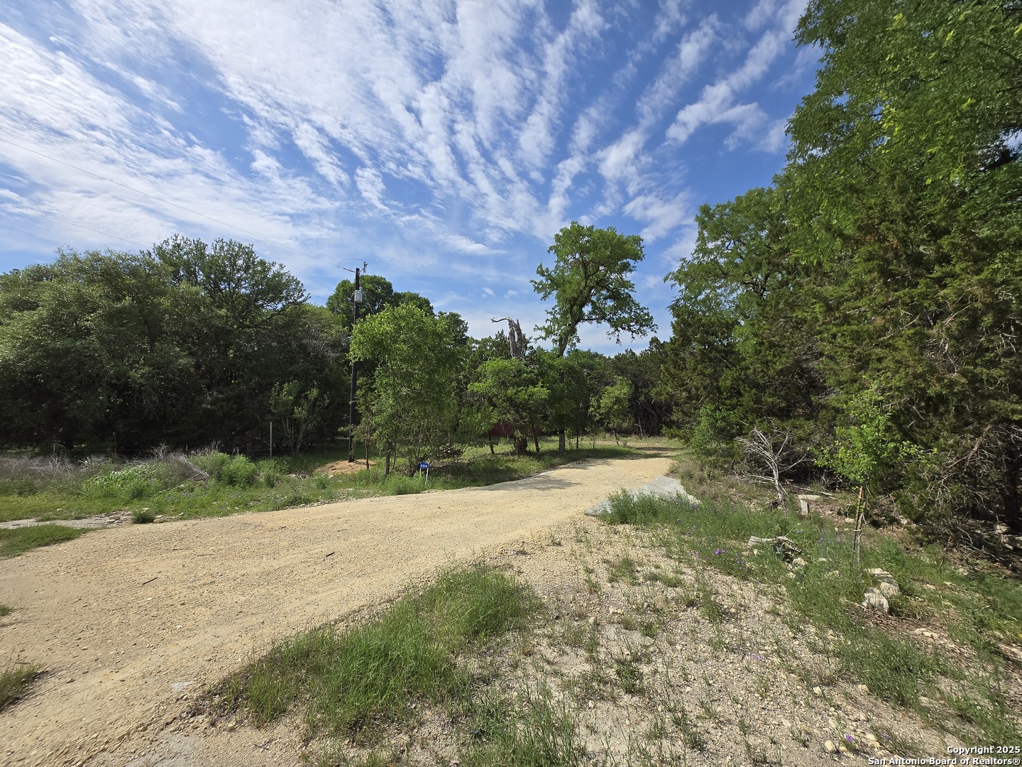 555 IROQUOIS TRL, Bandera, TX 78003 — photo 1