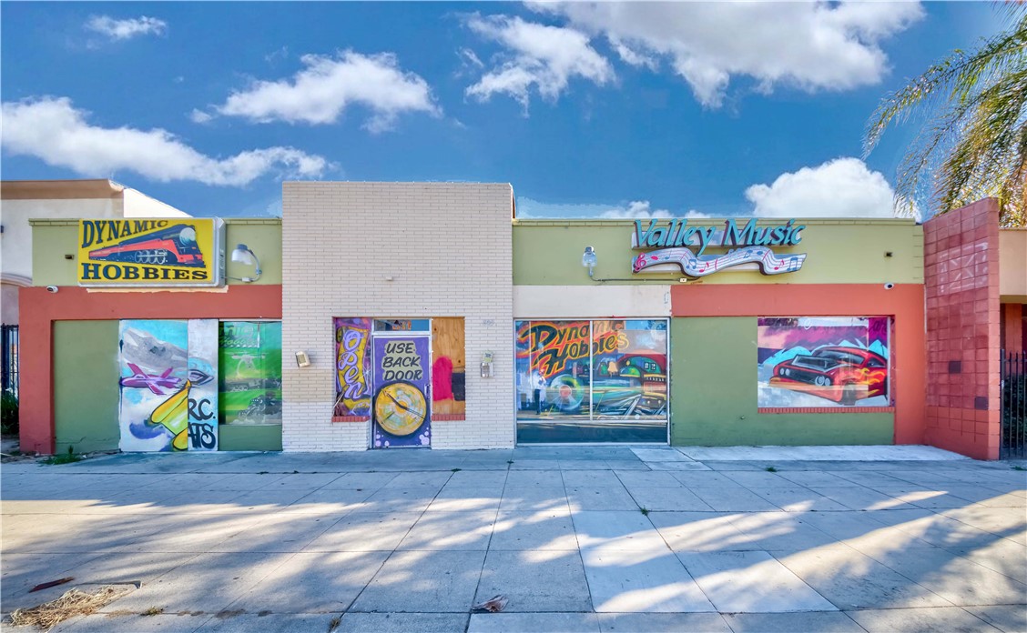 811 E Florida Avenue, Hemet, CA 92543 — photo 1