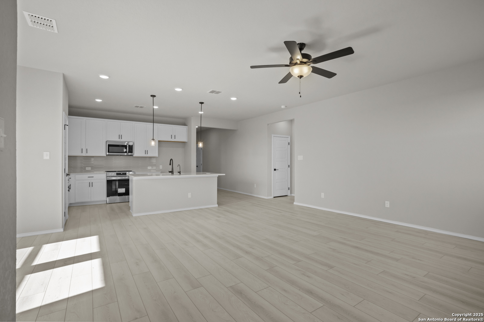 3808 Isaac Dr, Seguin, TX 78155 — photo 1
