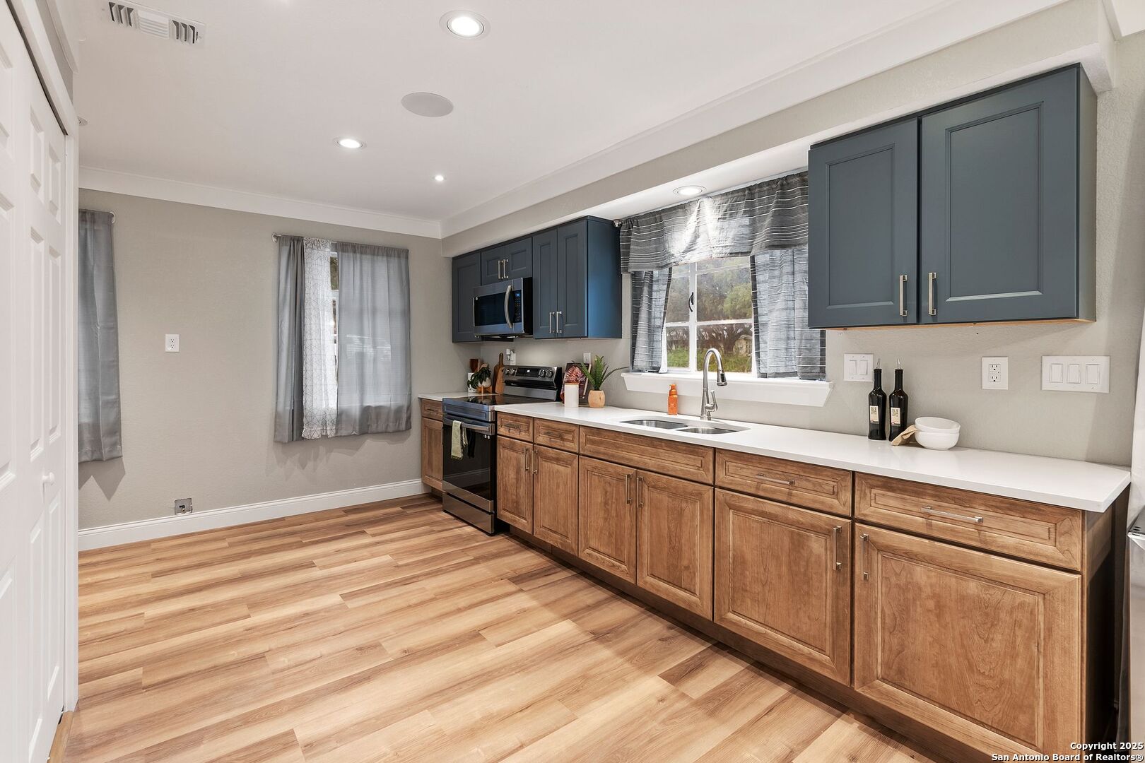 6905 West, Castle Hills, TX 78213 — photo 1