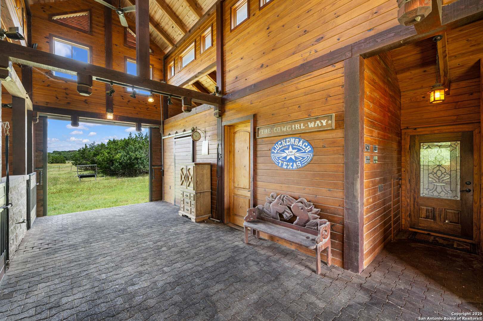555 CORDILLERA TRACE, Boerne, TX 78006 — photo 1