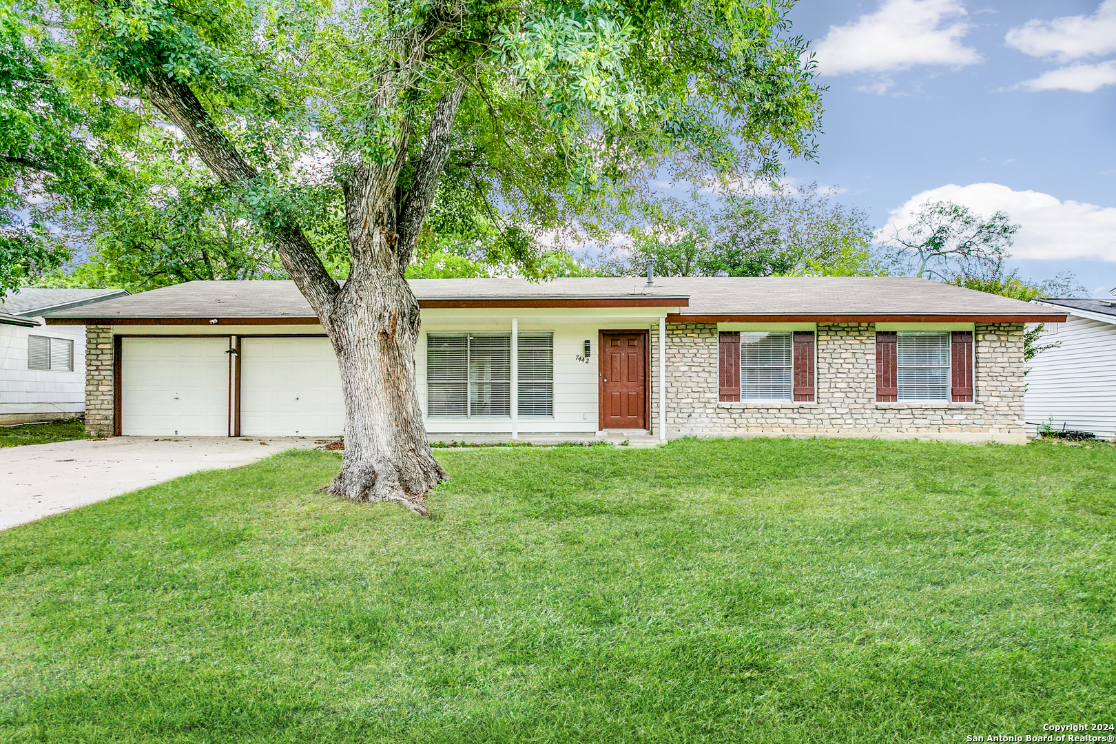 7442 CASTLE TRAIL DR, San Antonio, TX 78218 — photo 1