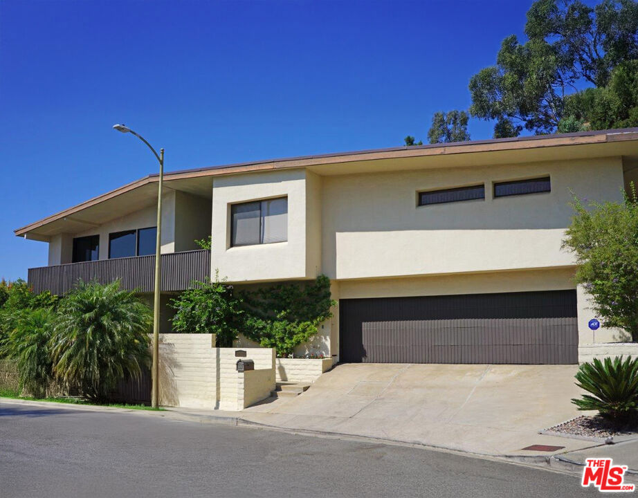 1461 Laurel Way, Beverly Hills, CA 90210 — photo 1