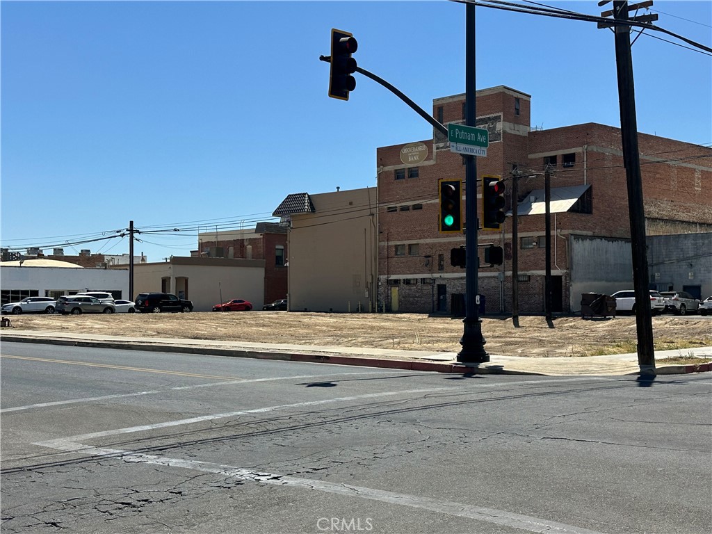 36 E Mill Avenue, Porterville, CA 93257 — photo 1