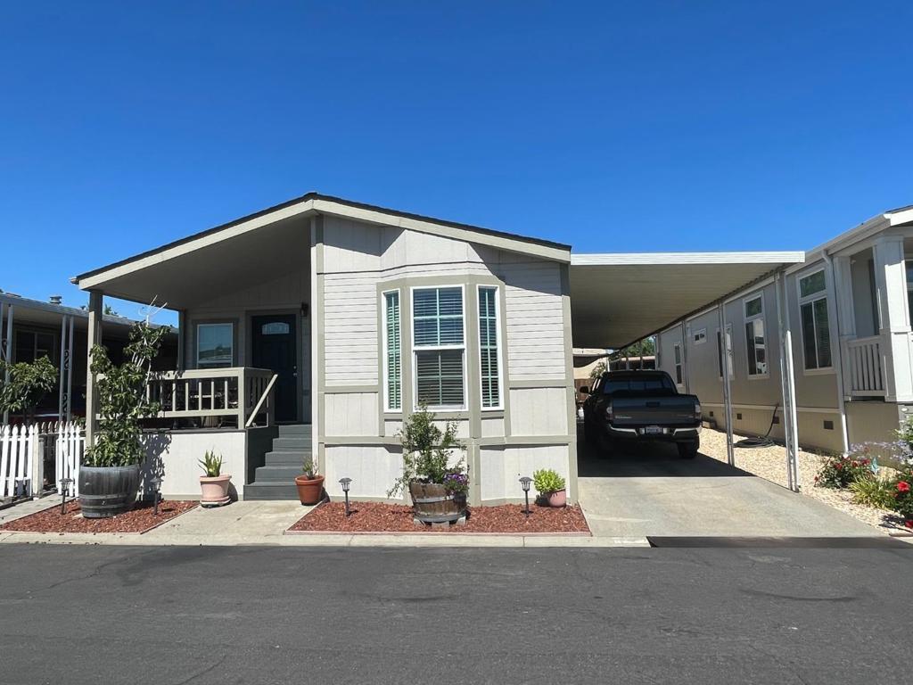 500 W 10th Street 61, Gilroy, CA 95020 — photo 1