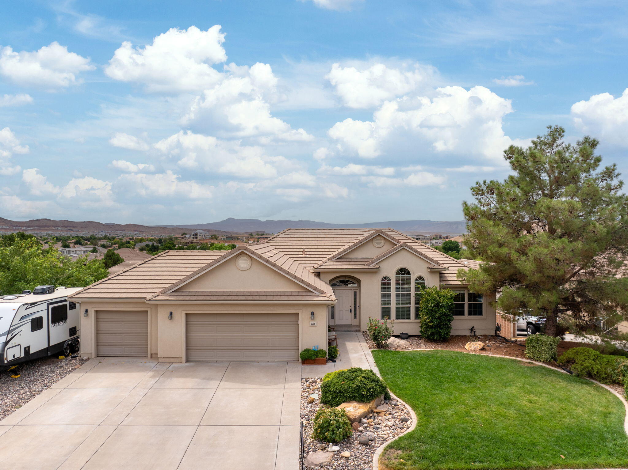 2208 E 2480 S, St George, UT 84790 — photo 1