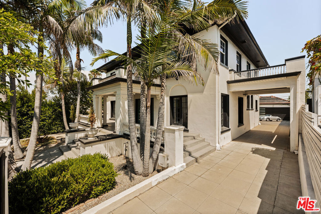 564 N Normandie Avenue, Los Angeles, CA 90004 — photo 1