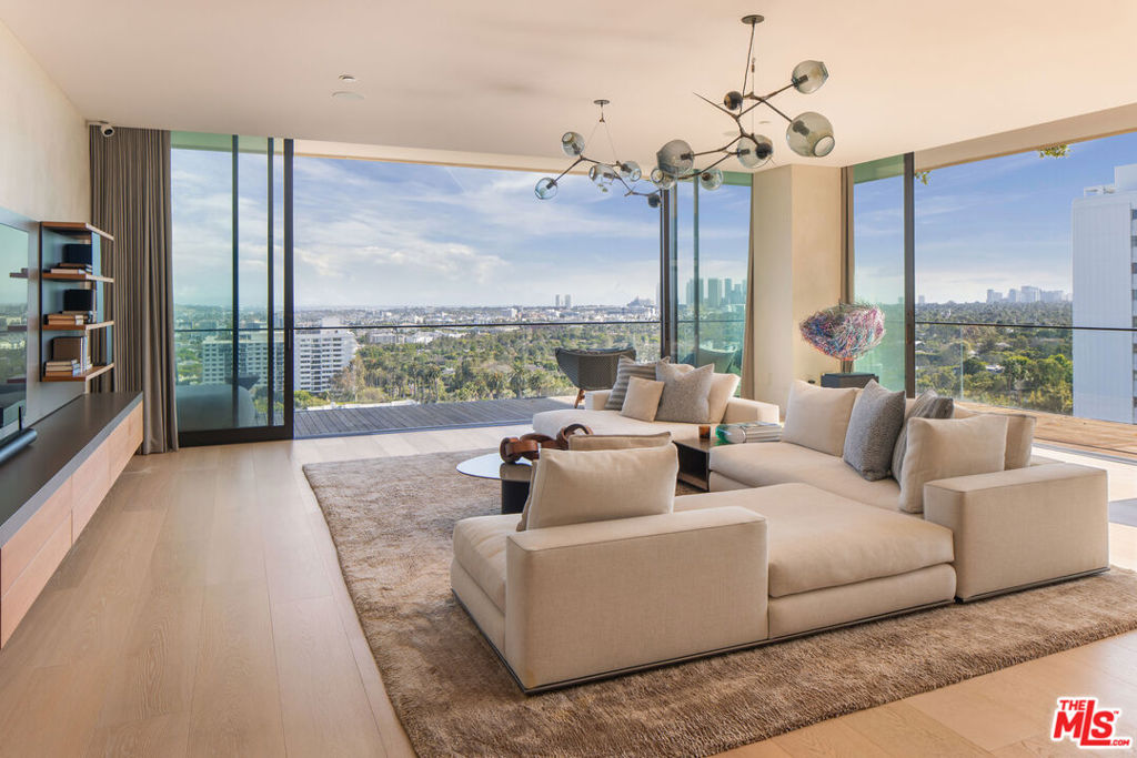 9040 W Sunset Boulevard 905, West Hollywood, CA 90069 — photo 1