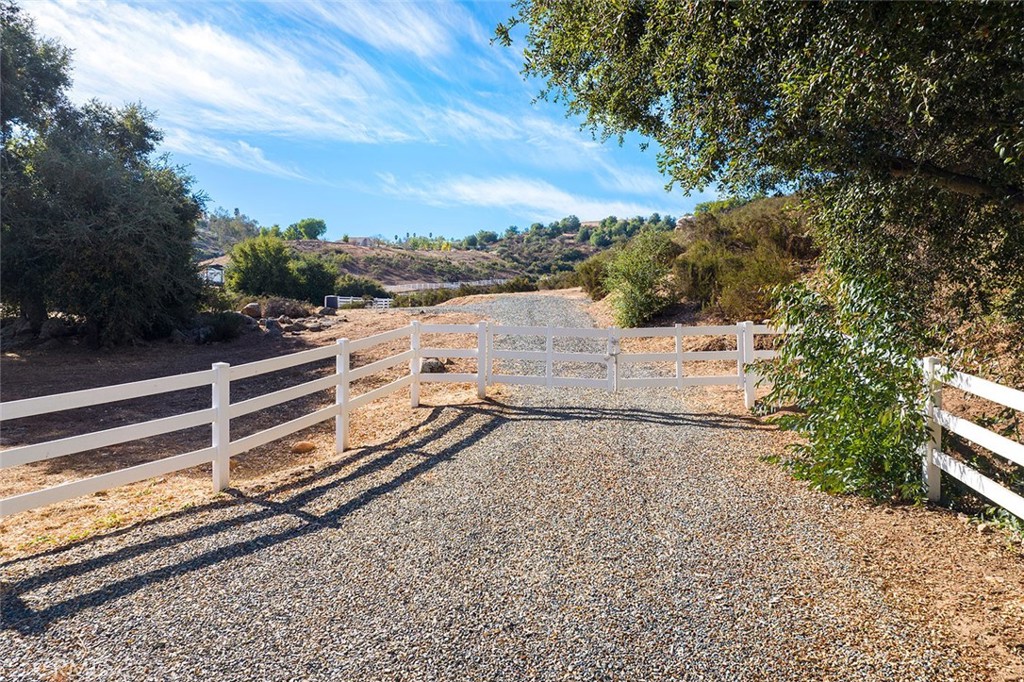 38563 Calle de Companero, Murrieta, CA 92562 — photo 1