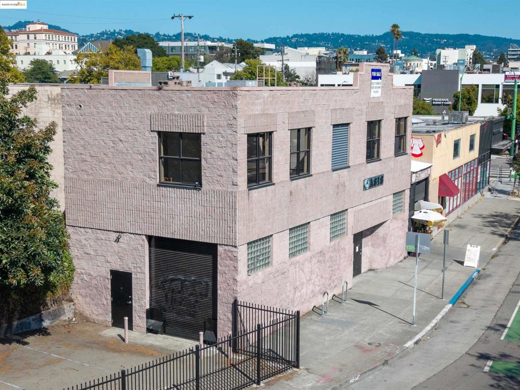 520 27th Street, Oakland, CA 94612-9999 — photo 1