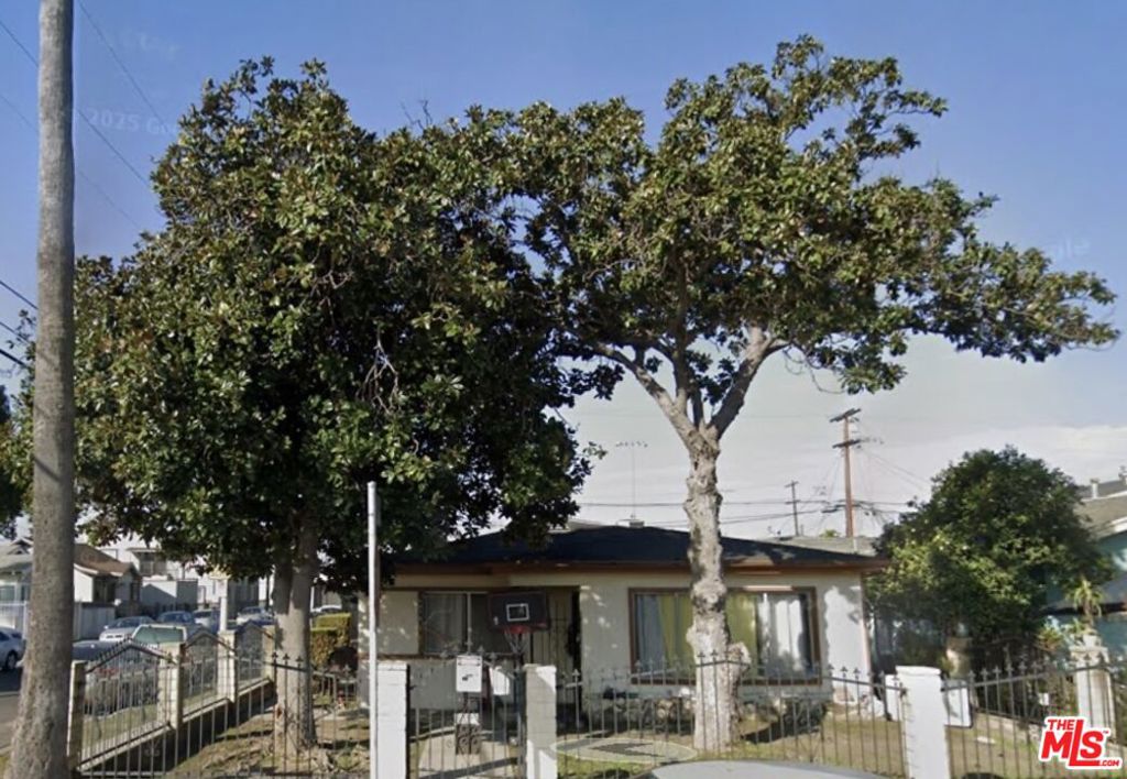 5879 Bonsallo Avenue, Los Angeles, CA 90044 — photo 1