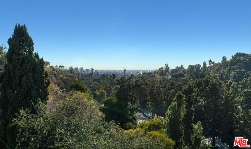 1579 LINDACREST Drive, Beverly Hills, CA 90210 — photo 1