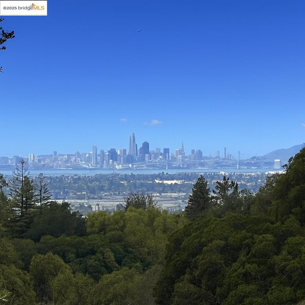 11275 Kerrigan Dr, Oakland, CA 94605 — photo 1