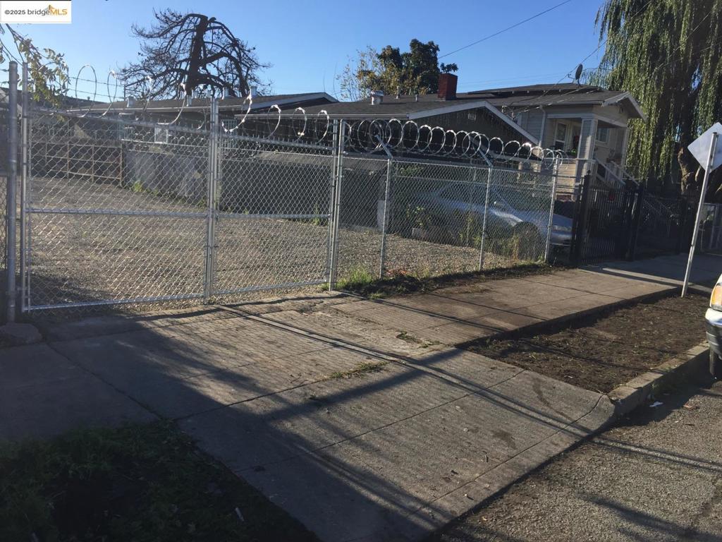 1316 83Rd Ave, Oakland, CA 94621 — photo 1