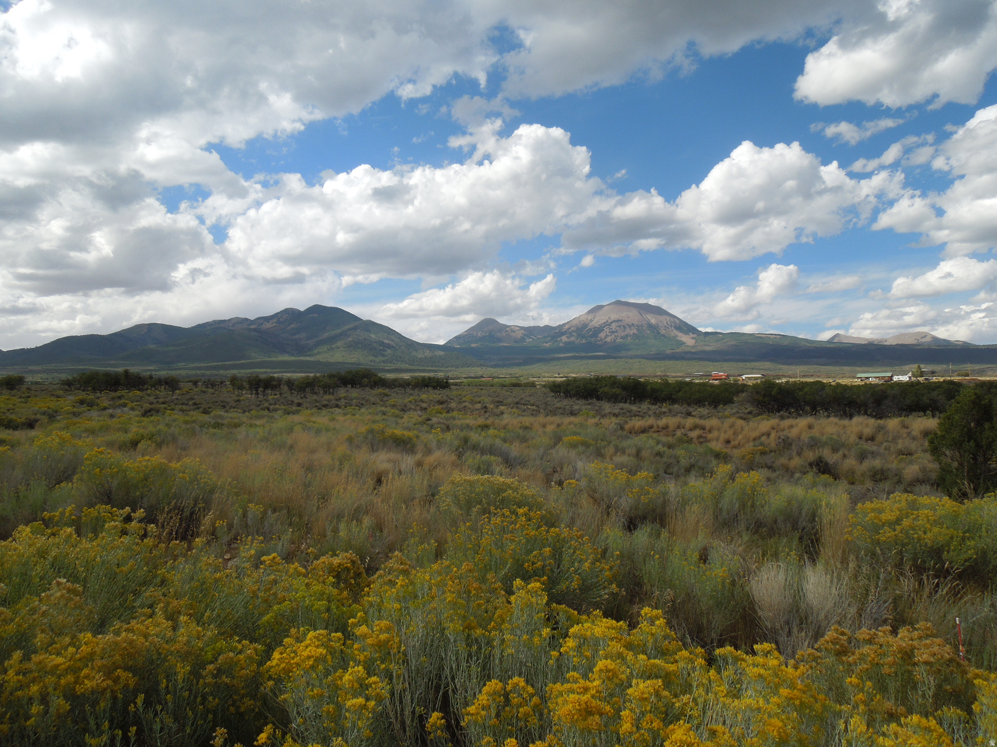 33 E SPRING DRAW DR, La Sal, UT 84530 — photo 1
