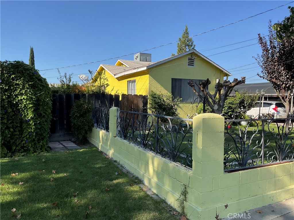 915 R Street, Merced, CA 95341 — photo 1