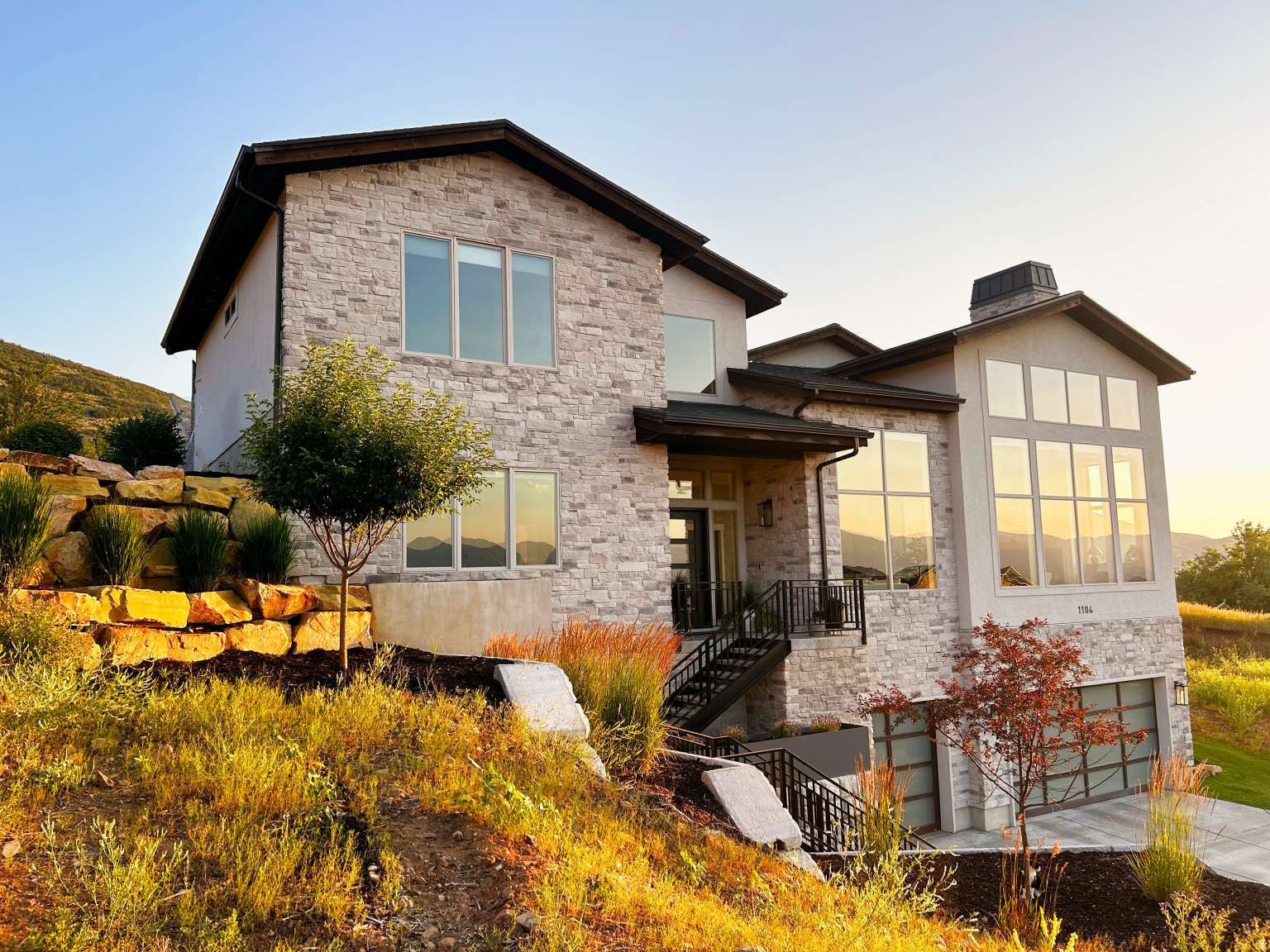 1104 W OLYMPIC CIR
