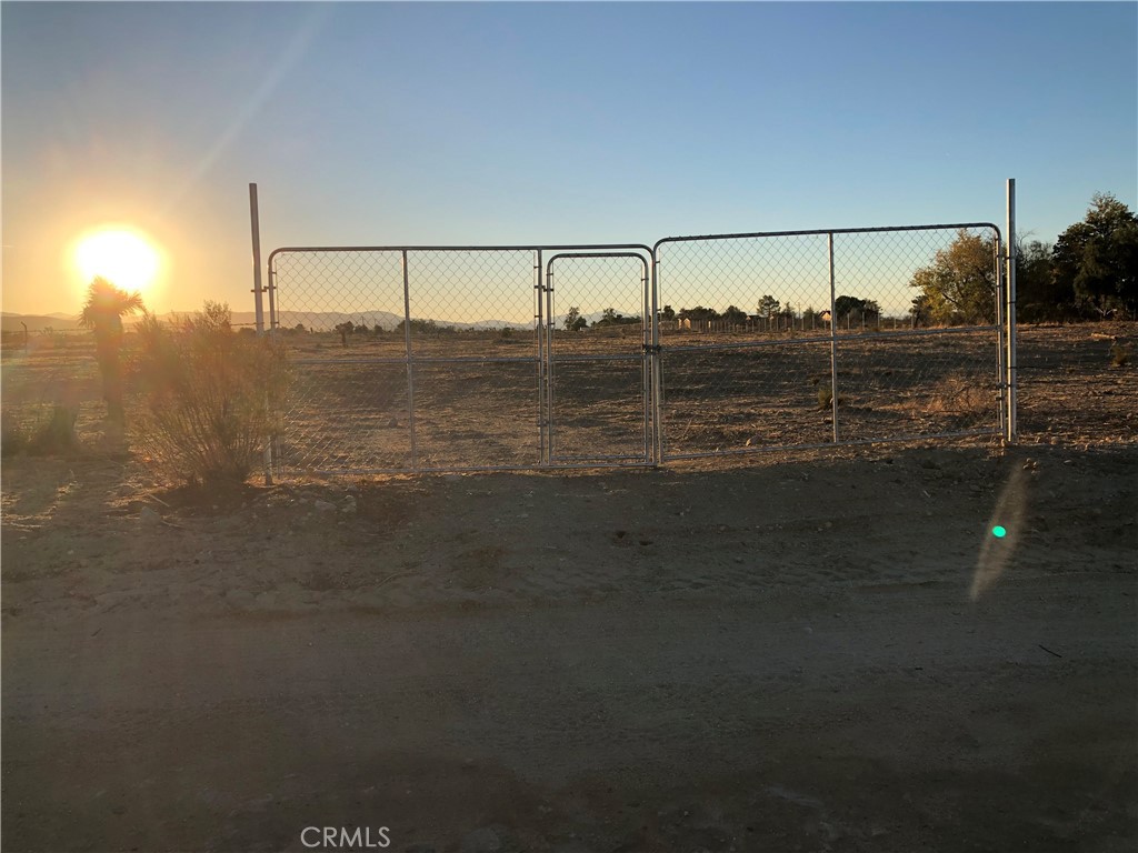 175 COR AVE W4 DRT 175 STE, Palmdale, CA 93591 — photo 1
