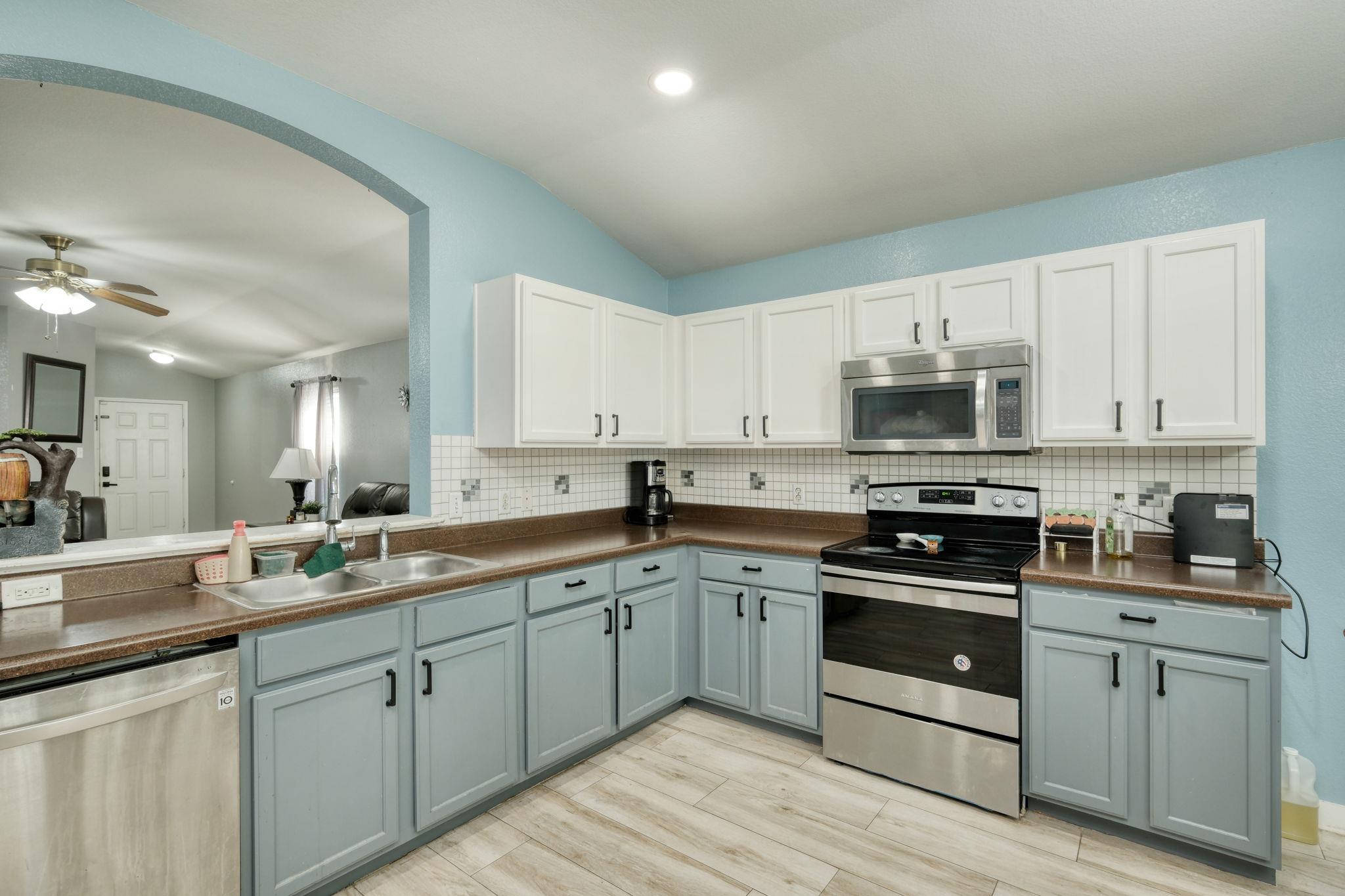 211 Vallecito, Georgetown, TX 78626 — photo 1