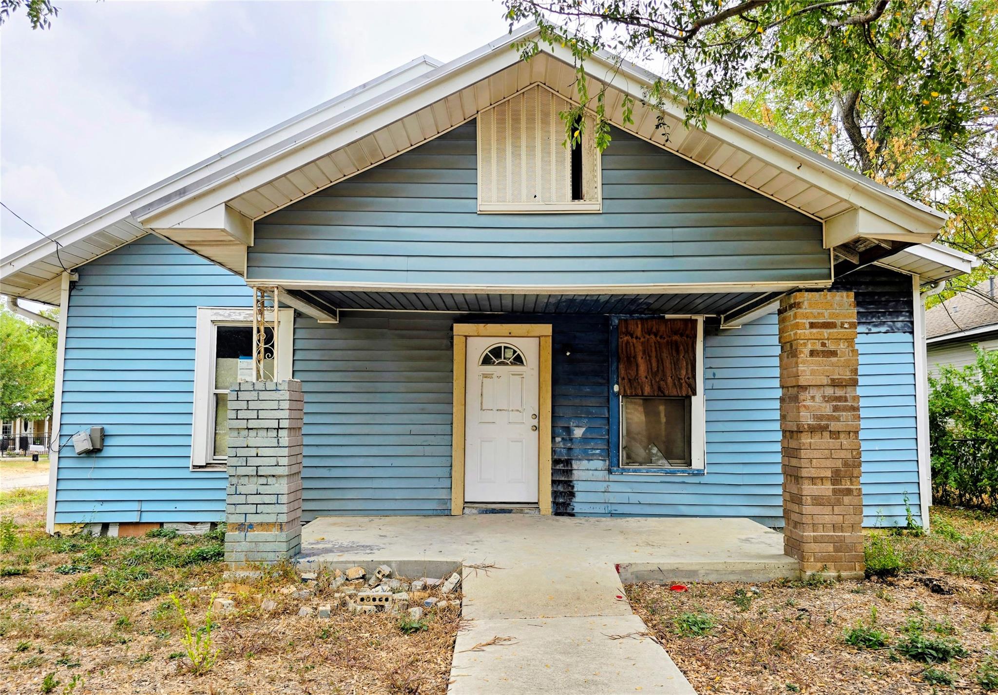 901 5th, Taylor, TX 76574 — photo 1