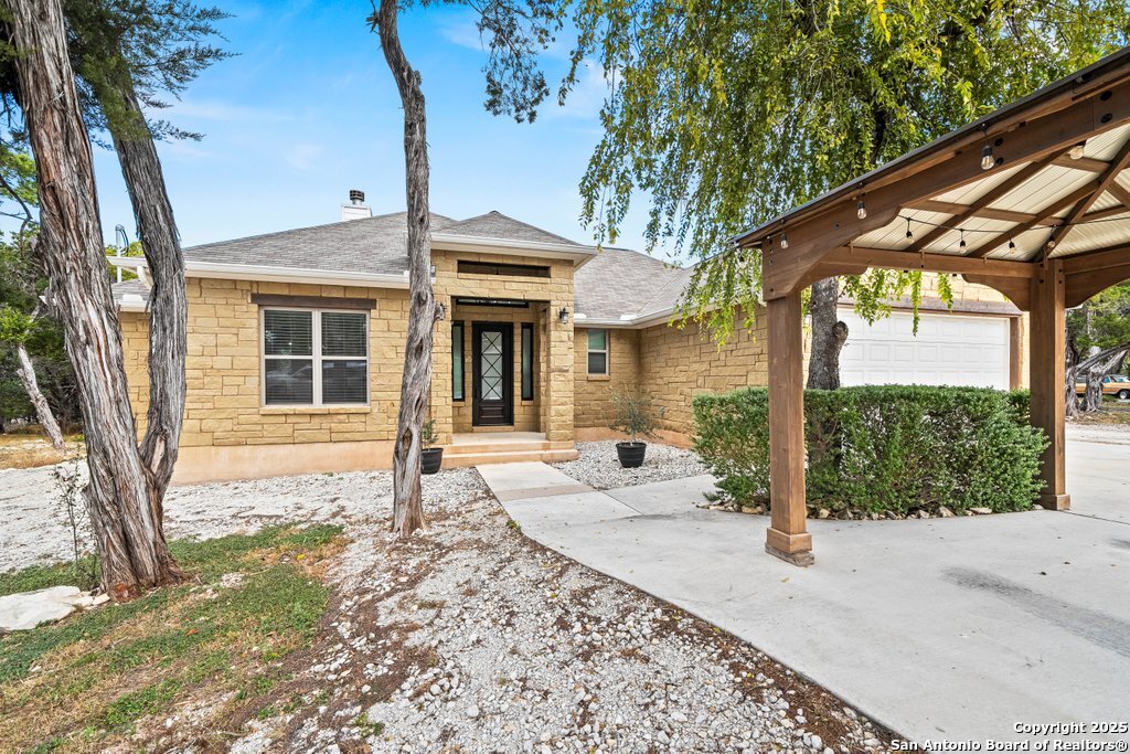 267 Eagle Rock, , 78070 — photo 1