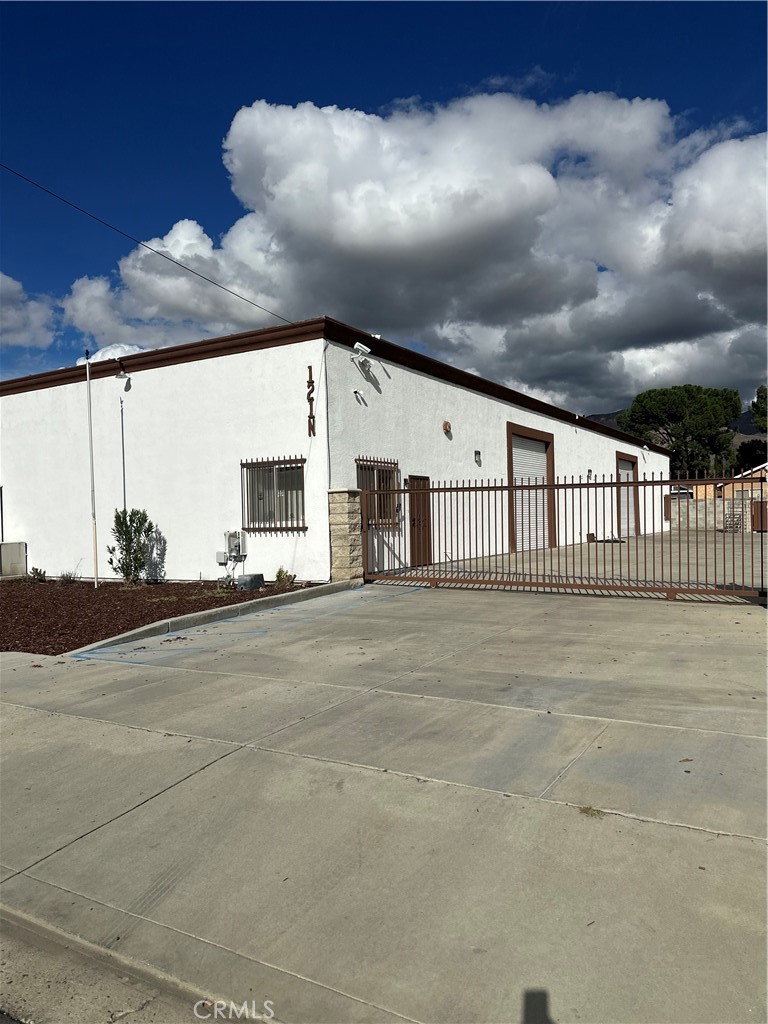 121 N Dillon, San Jacinto, CA 92583 — photo 1