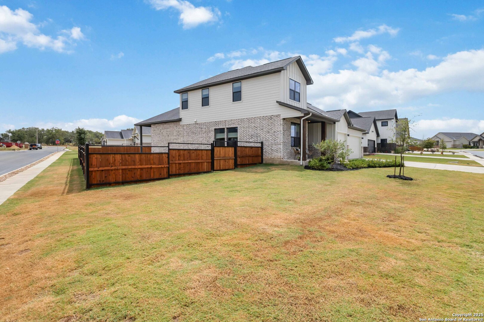 145 MAGNOLIA CIR, , 78121 — photo 1