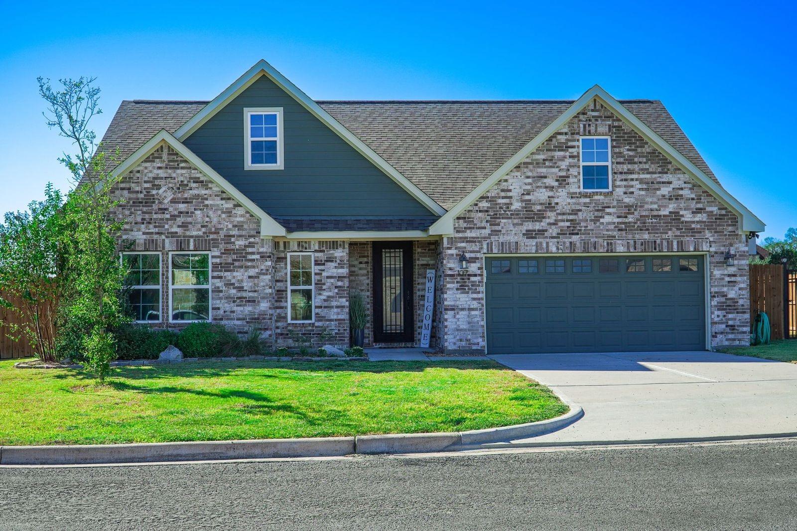 107 Fosters Branch, Schulenburg, TX 78956 — photo 1