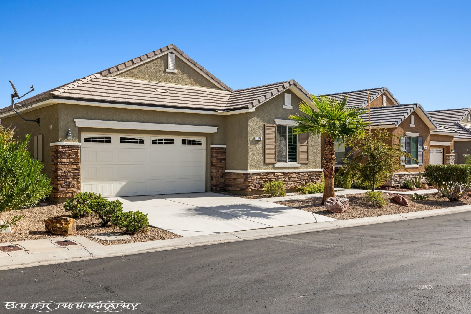 1328 Mariposa Way
