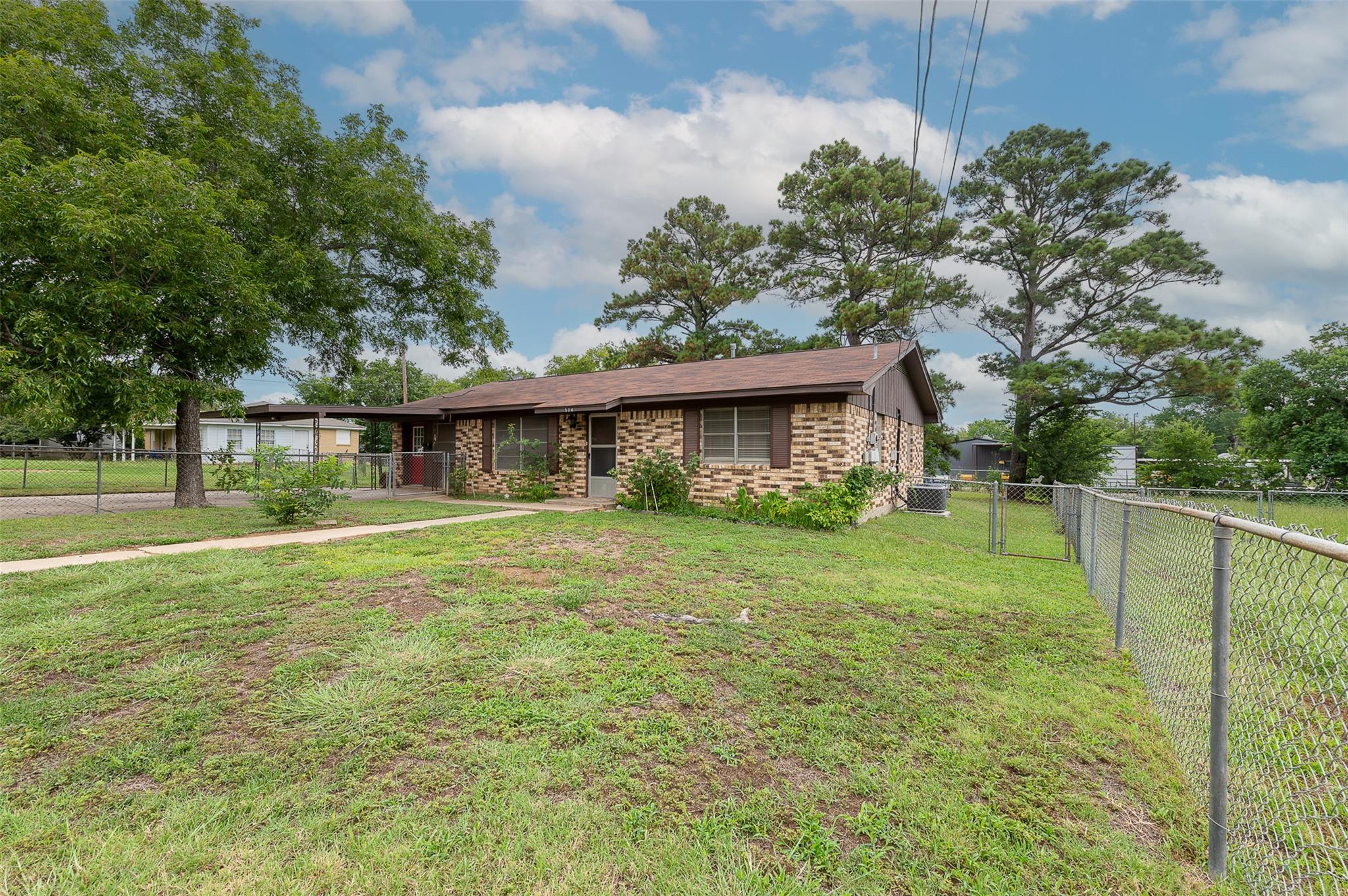 504 Echols, Caldwell, TX 77836 — photo 1