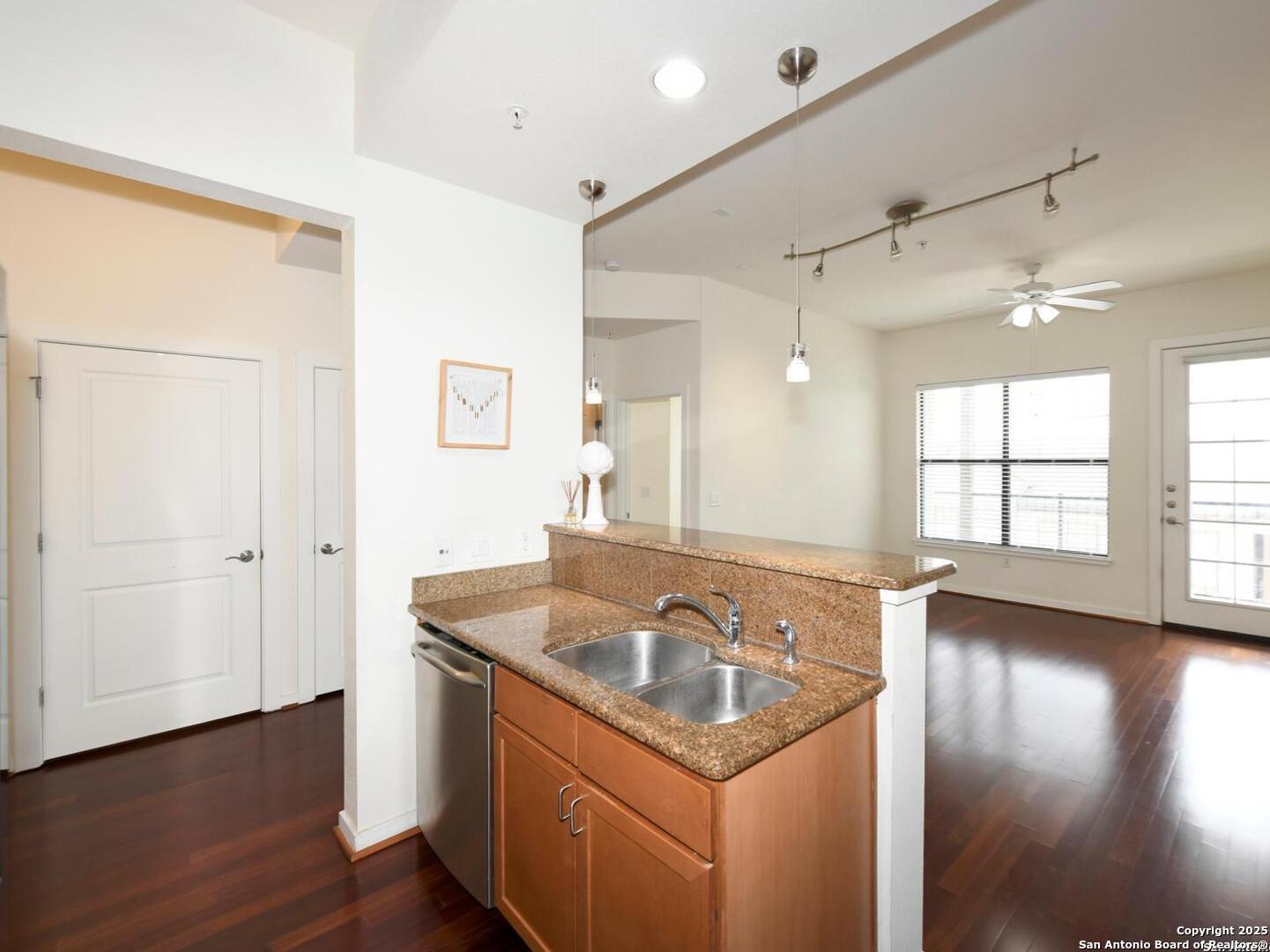 7342 Oak Manor, ,  78229 — photo 1