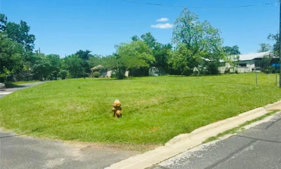 510 Brenham, Elgin, TX 78621 — photo 1