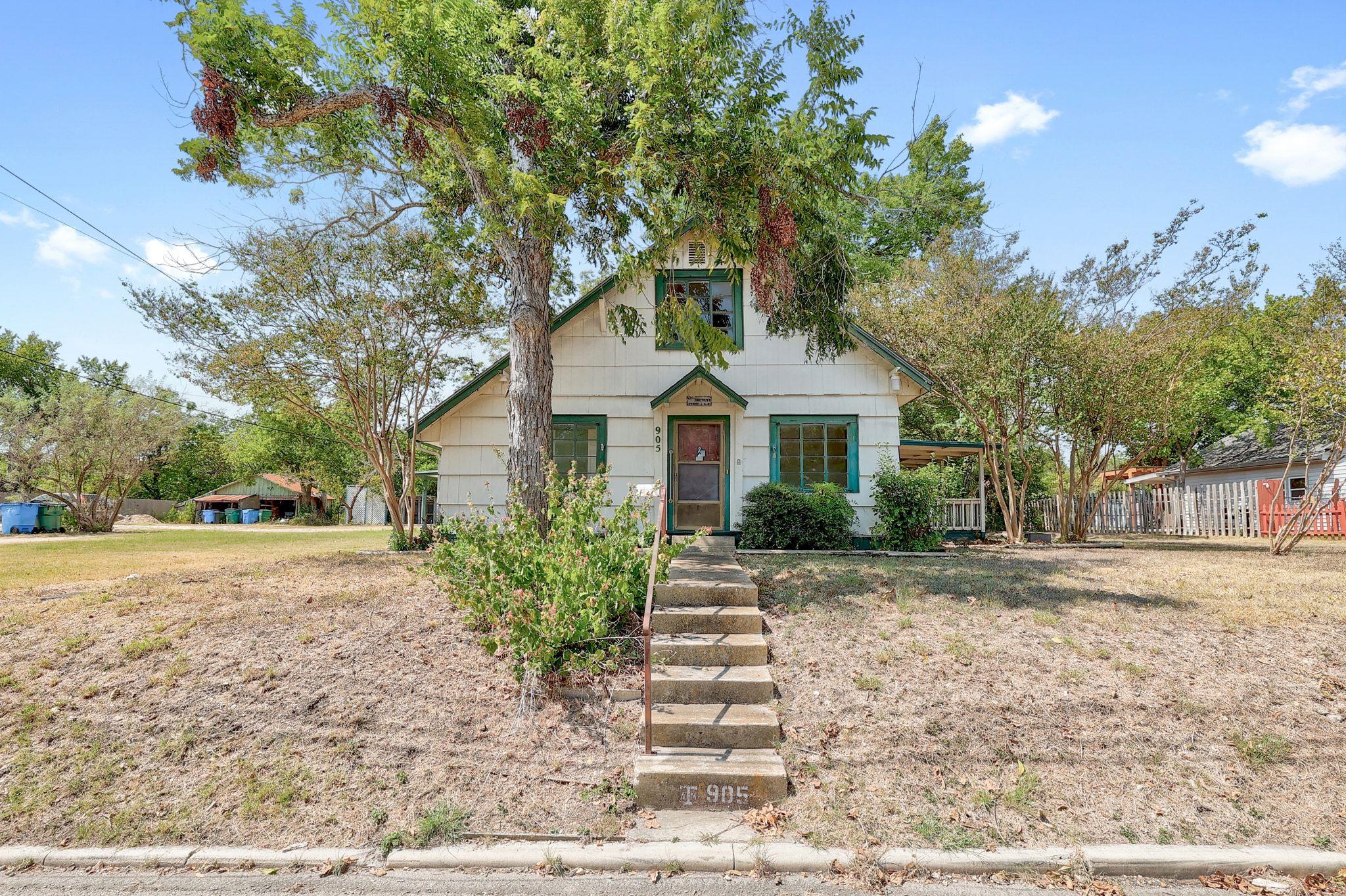 905 Kimbro, Taylor, TX 76574 — photo 1