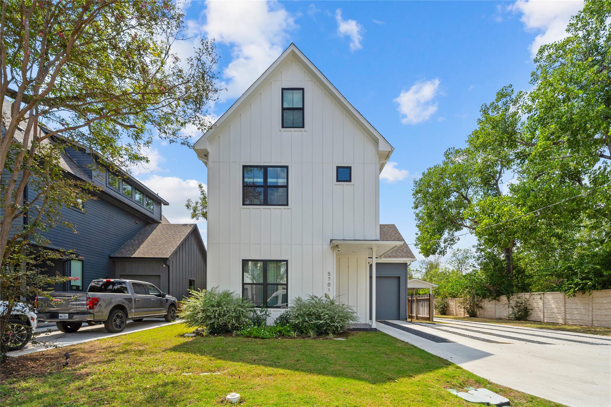 5701 Tura, Austin, TX 78721 — photo 1