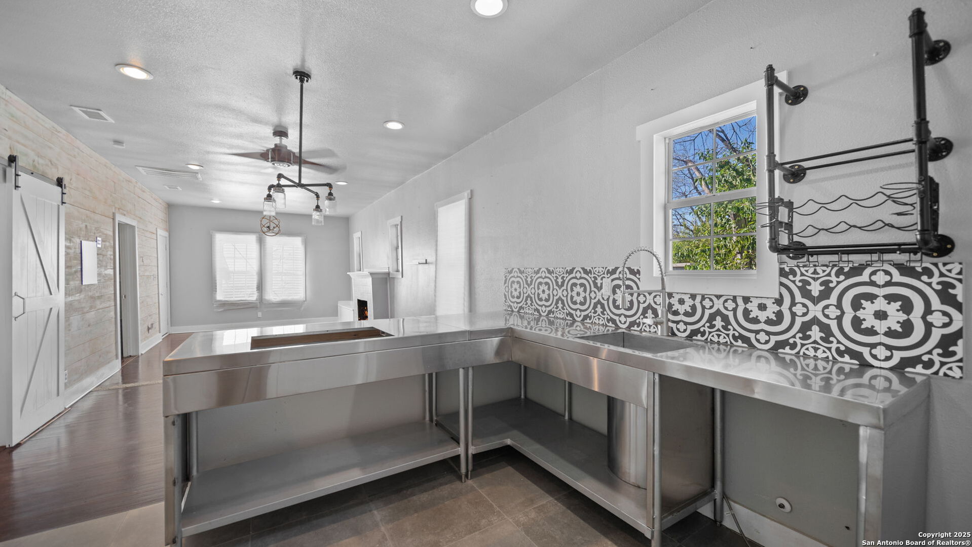 1503 Gibbs, ,  78202 — photo 1