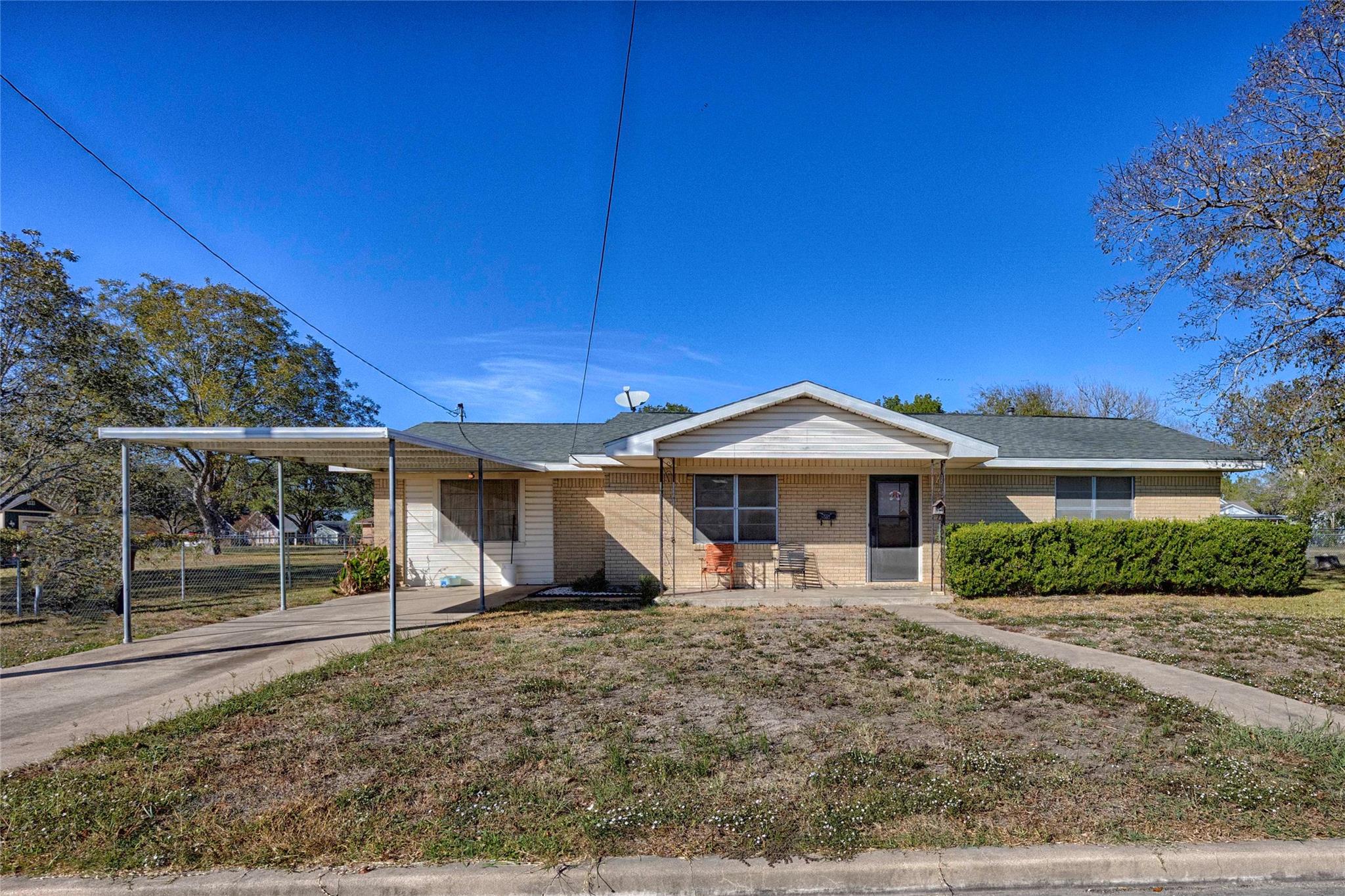 507 South, Schulenburg, TX 78956 — photo 1