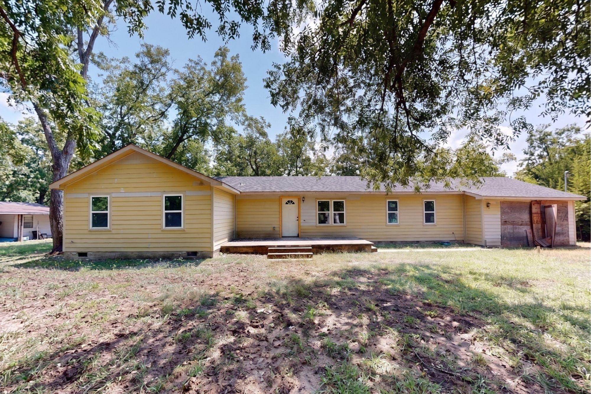 112 Ila, Elgin, TX 78621 — photo 1