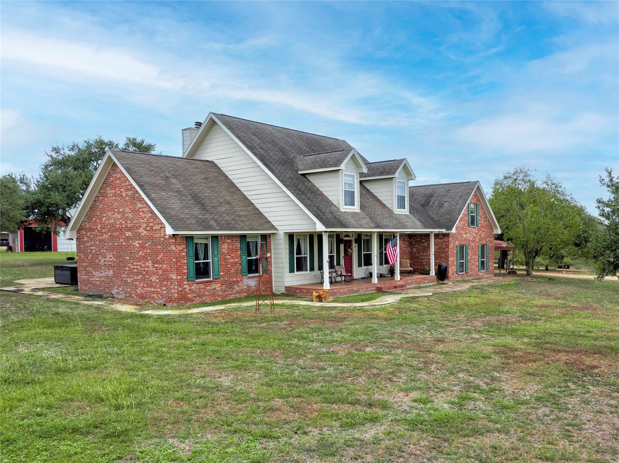 2040 Guenther, La Grange, TX 78945 — photo 1